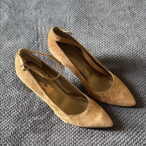 Adrienne Vittadini Camel Suede Pointed Toe Ankle Strap Heels Size 7 High Heel - Picture 2 of 15